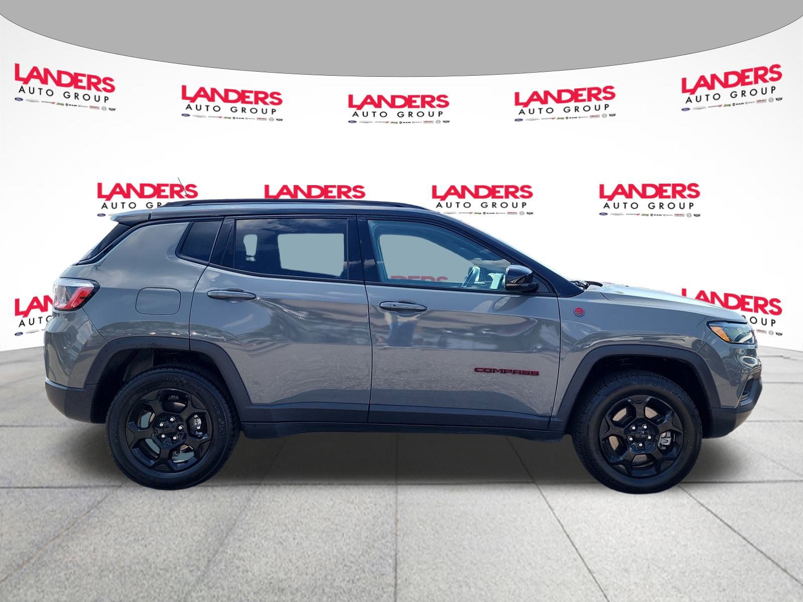 2023 Jeep Compass Trailhawk photo 2