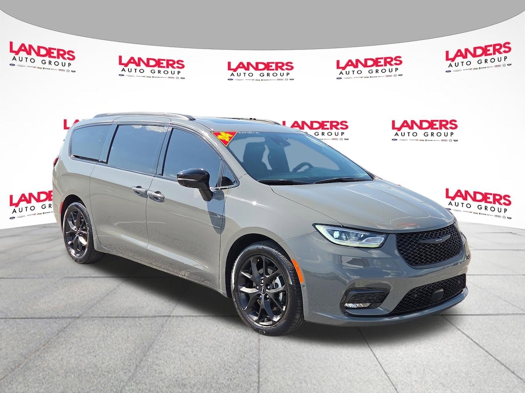 Used 2024 Chrysler Pacifica Limited Limited FWD