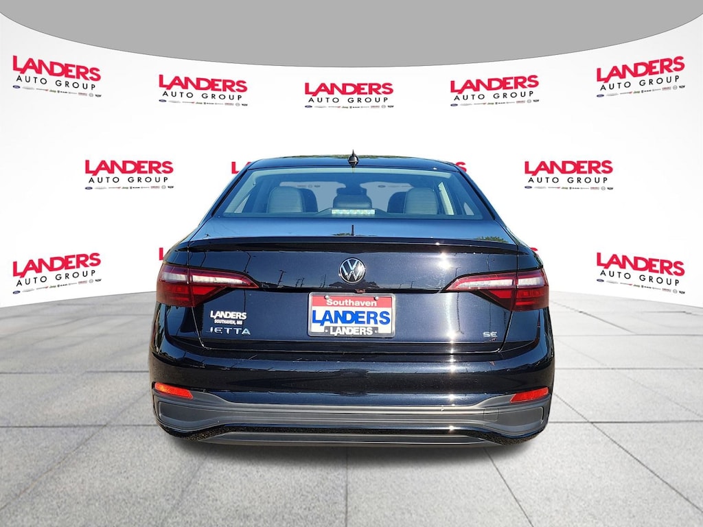Used 2024 Volkswagen Jetta SE SE Auto