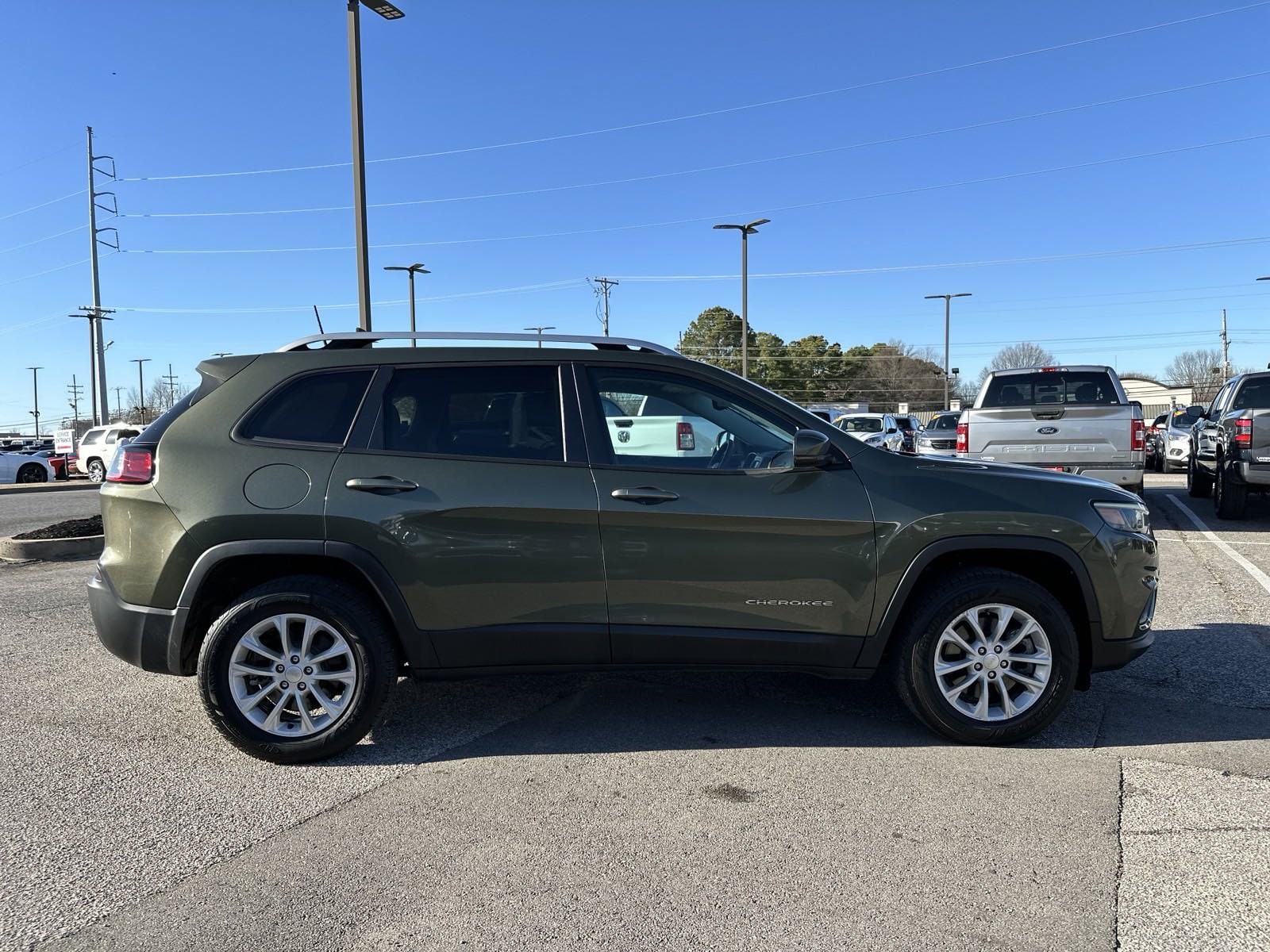 Used 2021 Jeep Cherokee Latitude with VIN 1C4PJMCB9MD160571 for sale in Southaven, MS