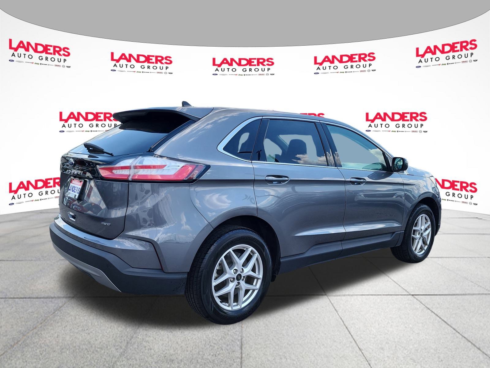 2023 Ford Edge SEL photo 2