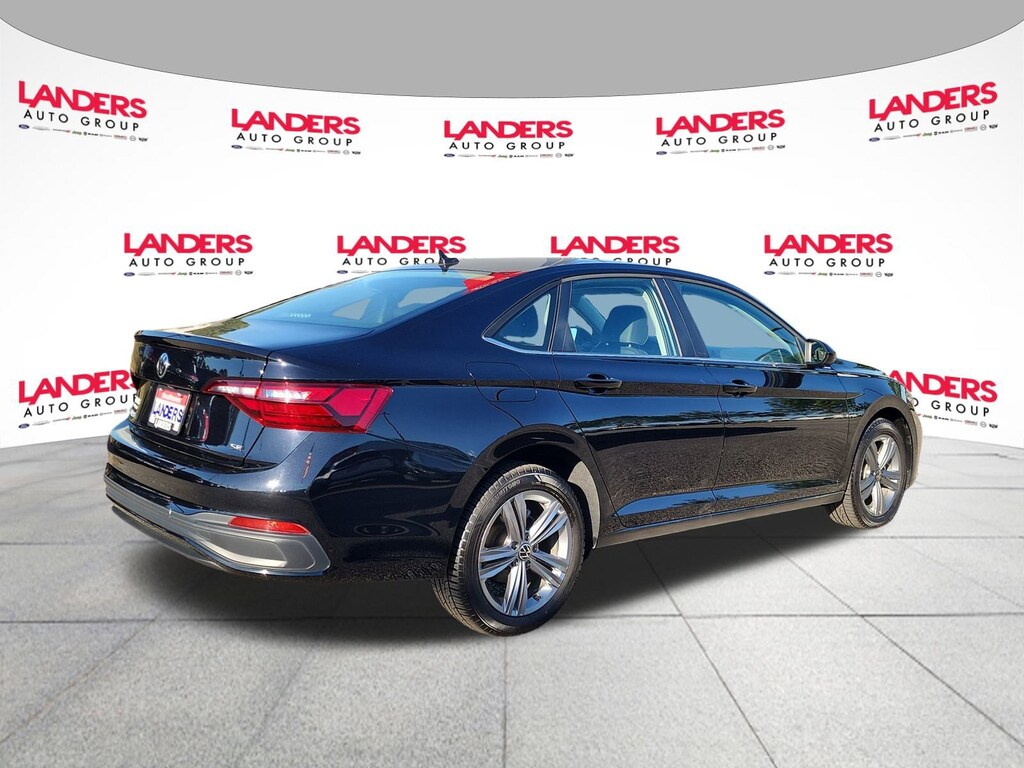 Used 2024 Volkswagen Jetta SE SE Auto