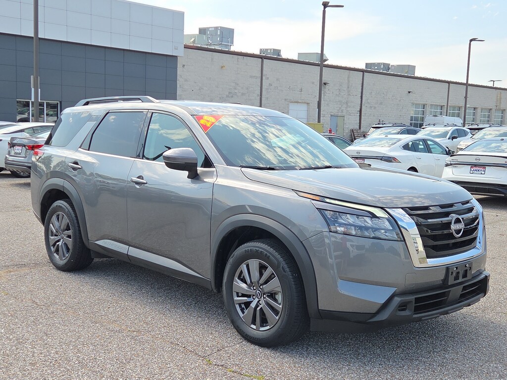 Used 2025 Nissan Pathfinder SV SV 4WD