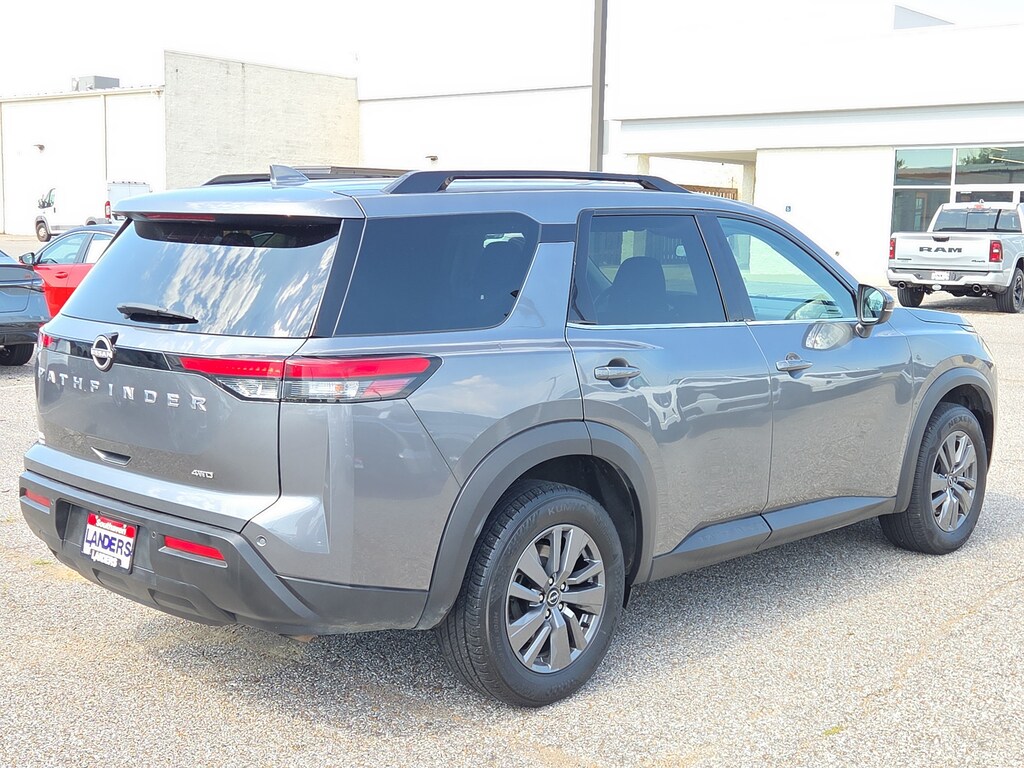 Used 2025 Nissan Pathfinder SV SV 4WD