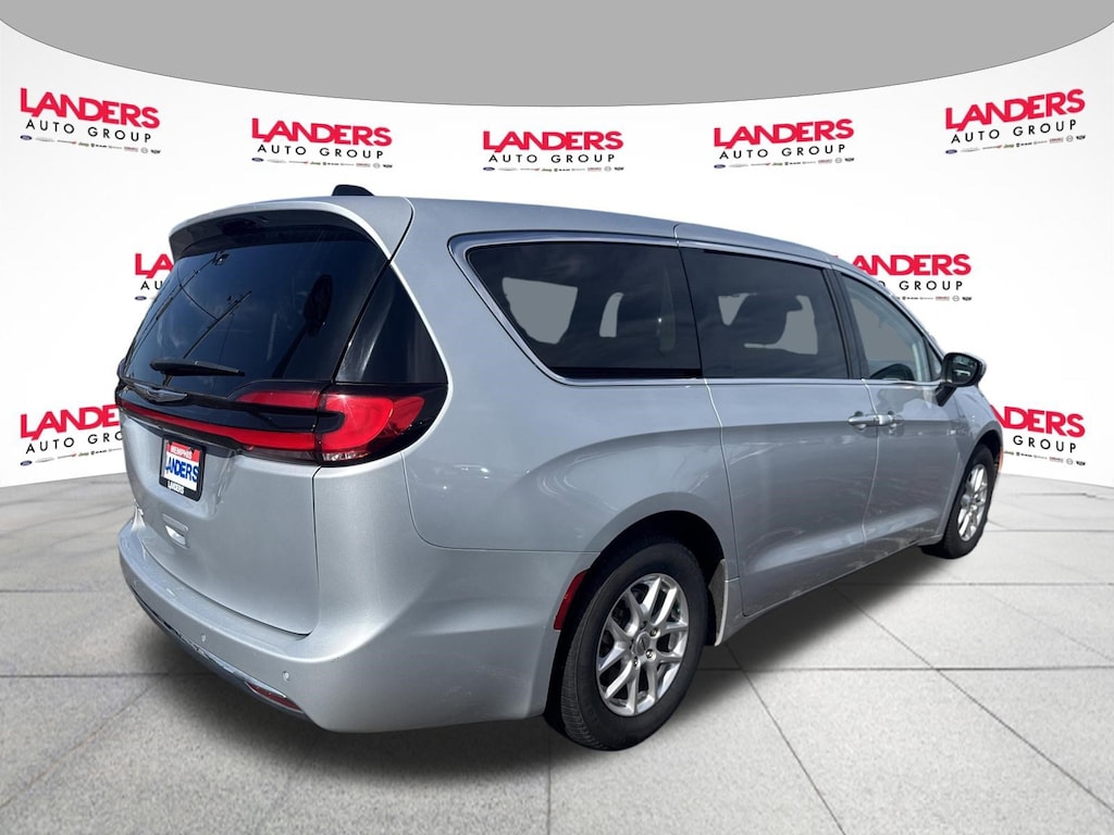 Used 2023 Chrysler Pacifica Touring L Touring L FWD