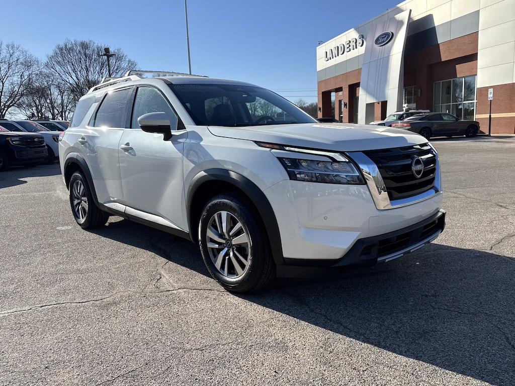 Used 2023 Nissan Pathfinder SL SL 4WD