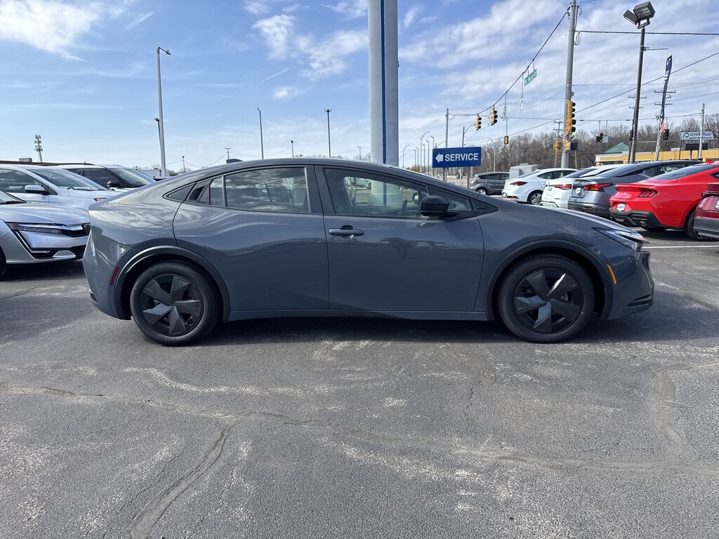 Used 2024 Toyota Prius LE LE