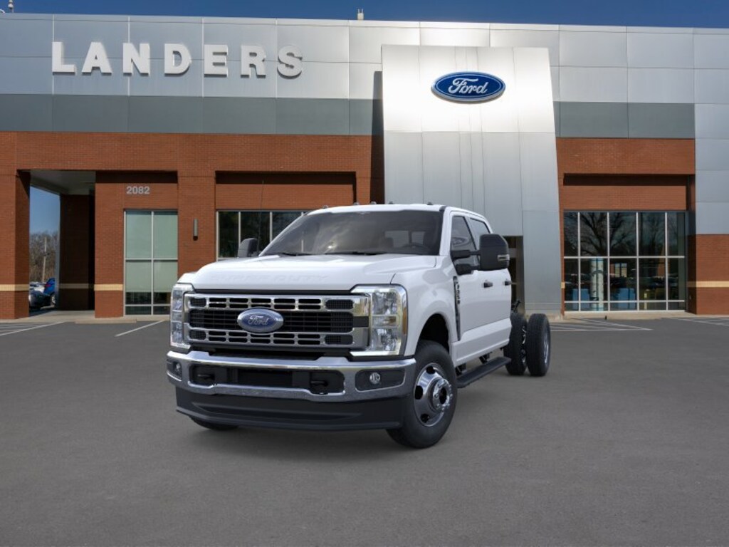 New 2026 Ford Super Duty F-350 DRW XL XL 4WD Crew Cab 179 WB 60 CA