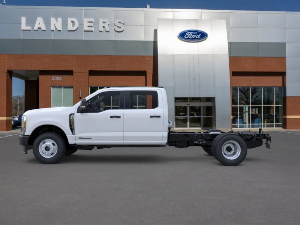 New 2026 Ford Super Duty F-350 DRW XL XL 4WD Crew Cab 179 WB 60 CA