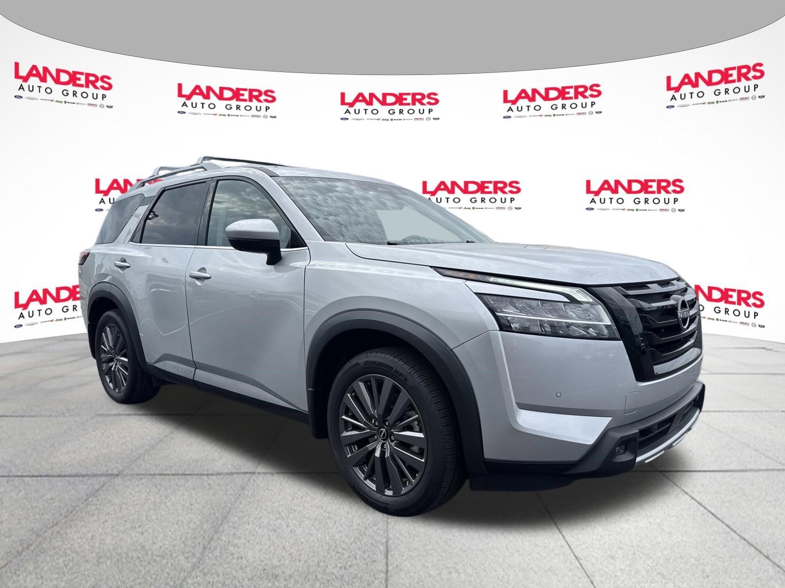 2023 Nissan Pathfinder SL 2WD's photo