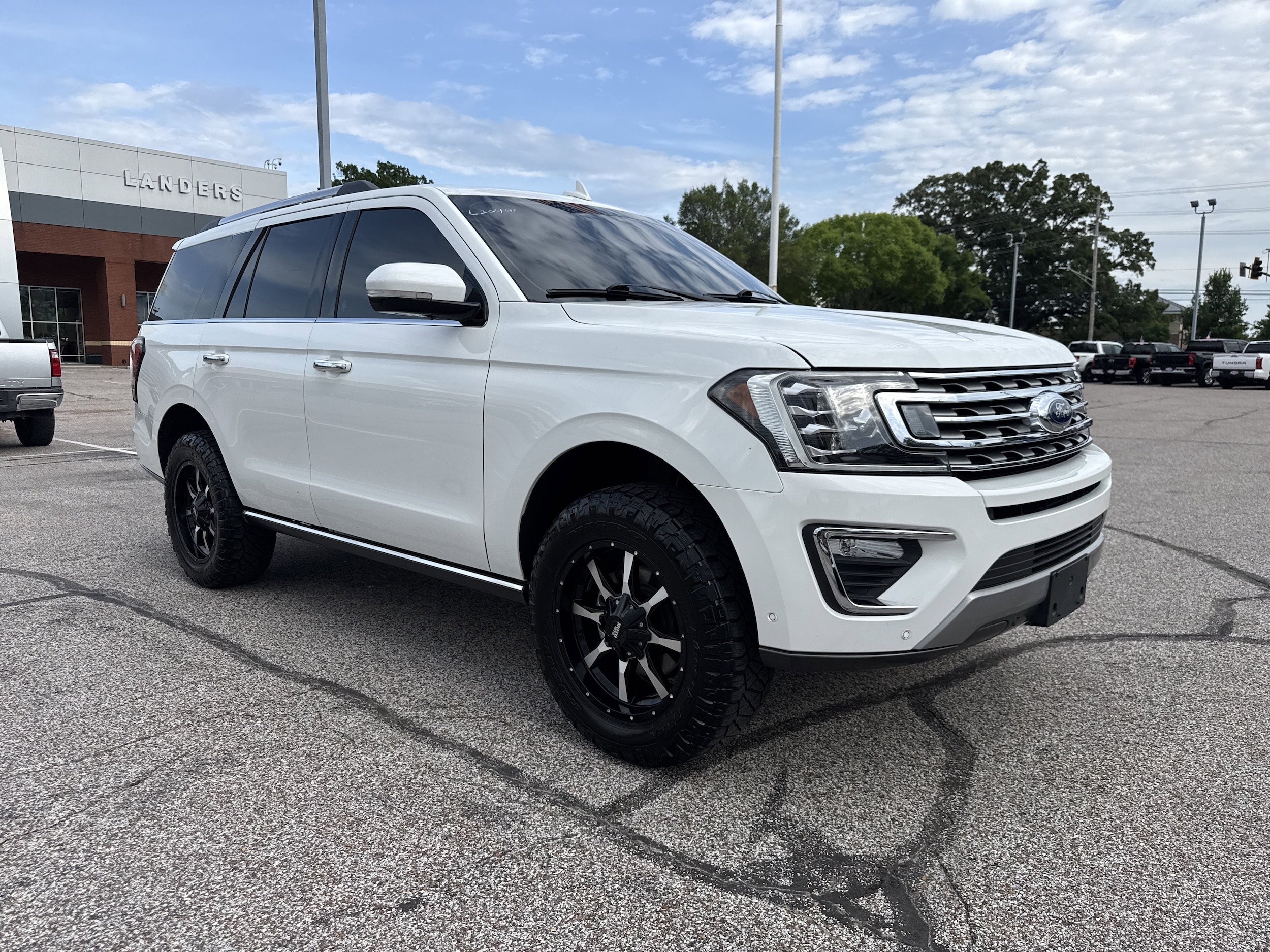 2021 Ford Expedition Limited's photo