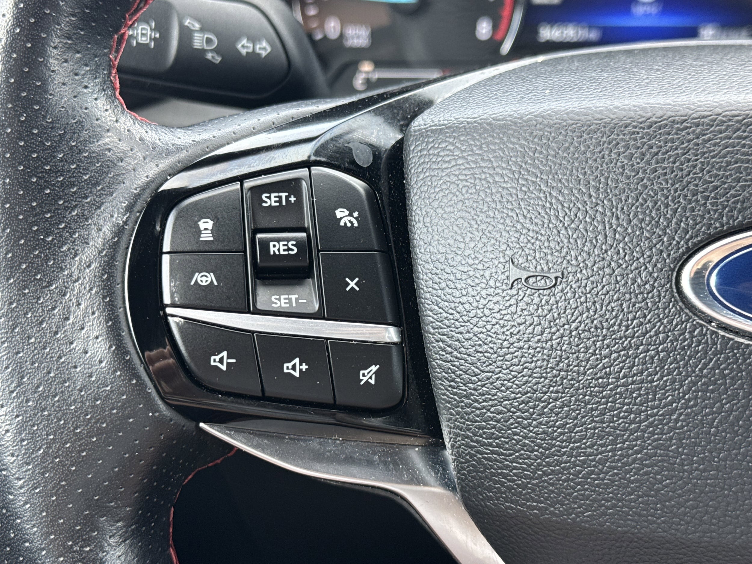 2022 Ford Explorer ST-LINE - Photo 17