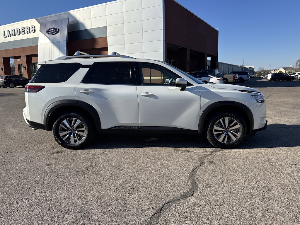 Used 2023 Nissan Pathfinder SL SL 4WD