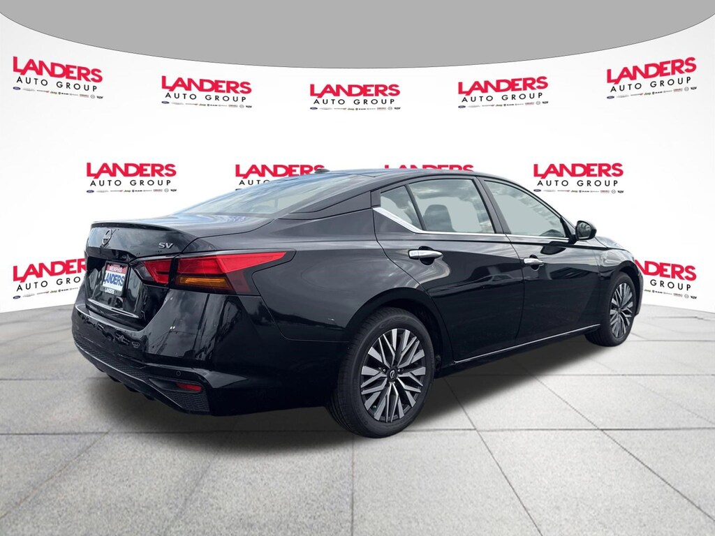 Used 2024 Nissan Altima 2.5 SV Sedan