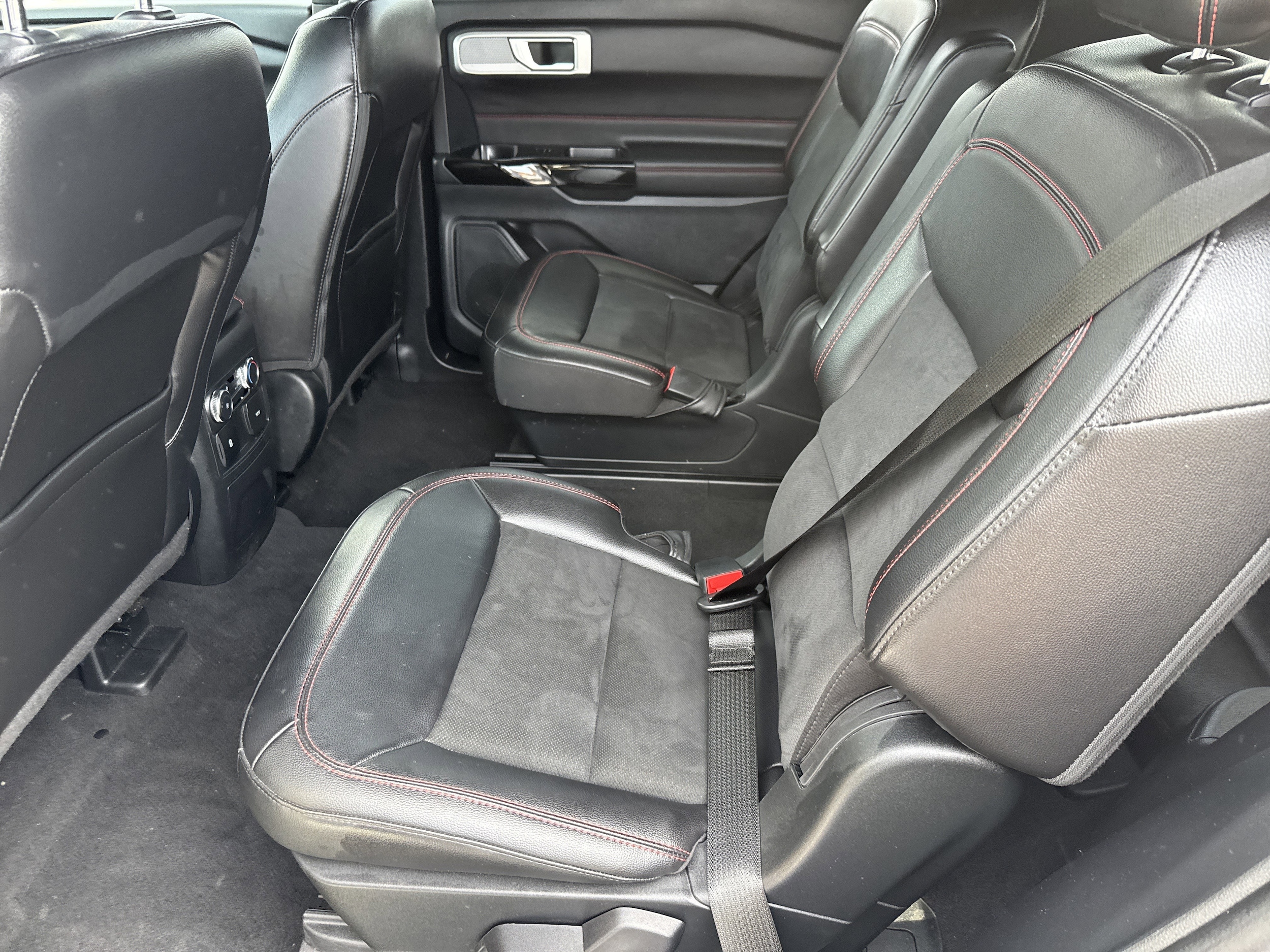 2022 Ford Explorer ST-LINE - Photo 11