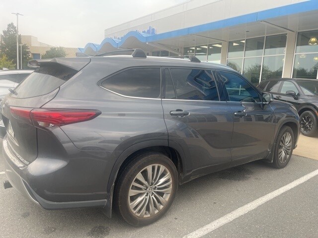 2020 Toyota Highlander Platinum photo 2