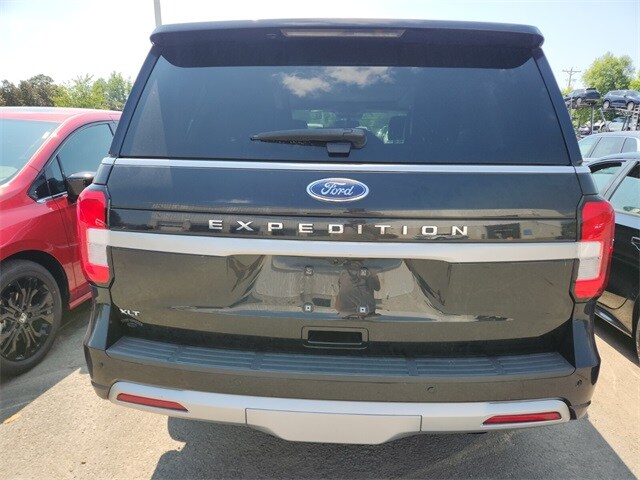 2022 Ford Expedition XLT photo 3