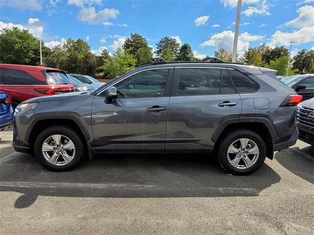 2022 Toyota RAV4 XLE photo 3