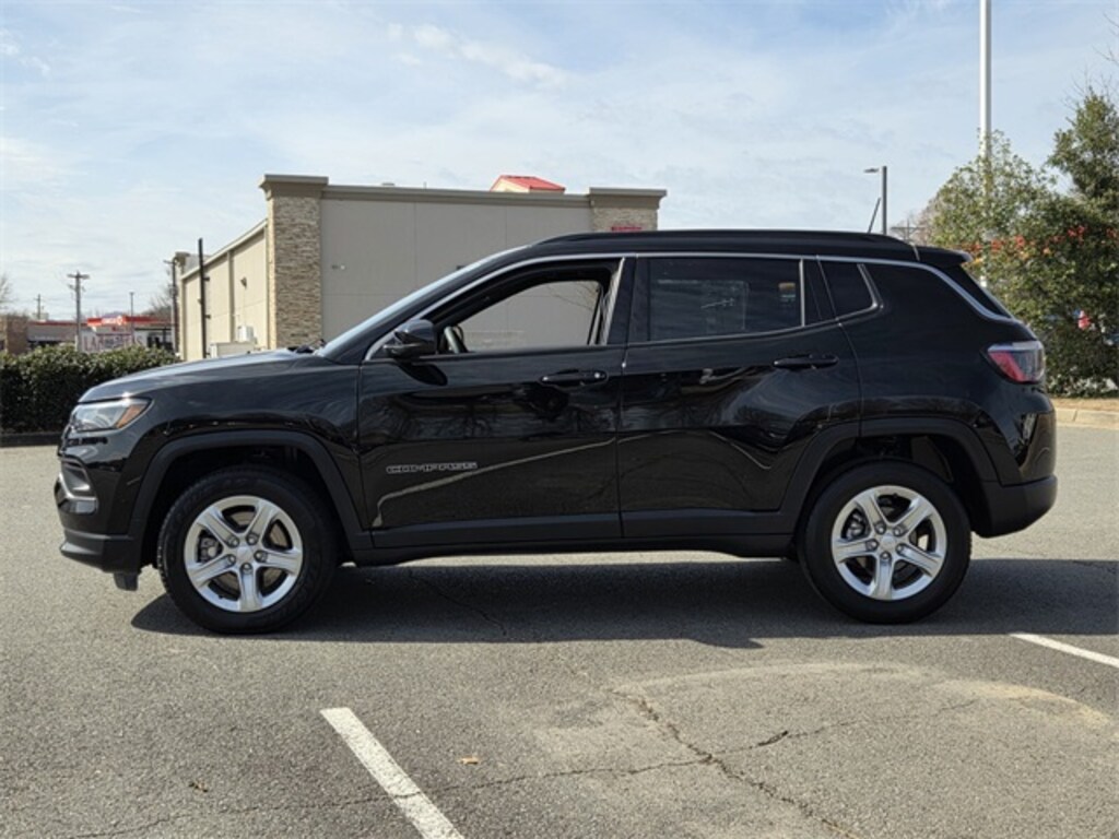 Used 2024 Jeep Compass Latitude SUV