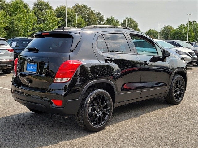 2022 Chevrolet Trax LT photo 2