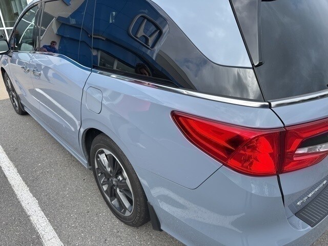 2023 Honda Odyssey Elite photo 2