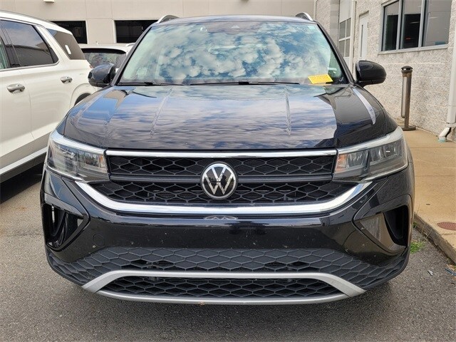 2023 Volkswagen Taos SE photo 2