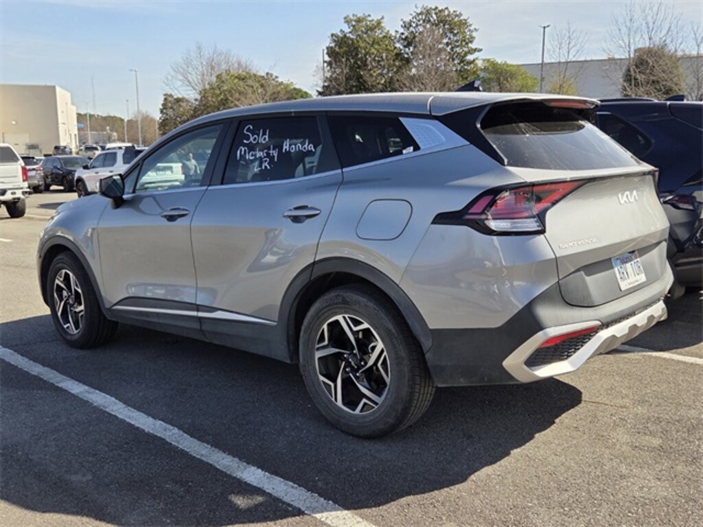 Used 2024 Kia Sportage LX SUV
