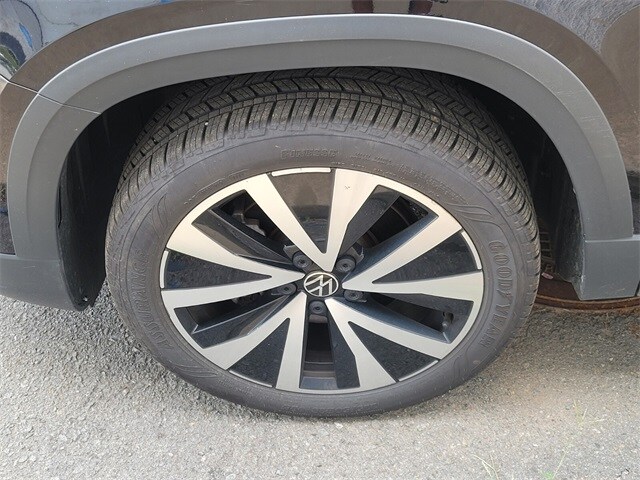 2023 Volkswagen Taos SE photo 4