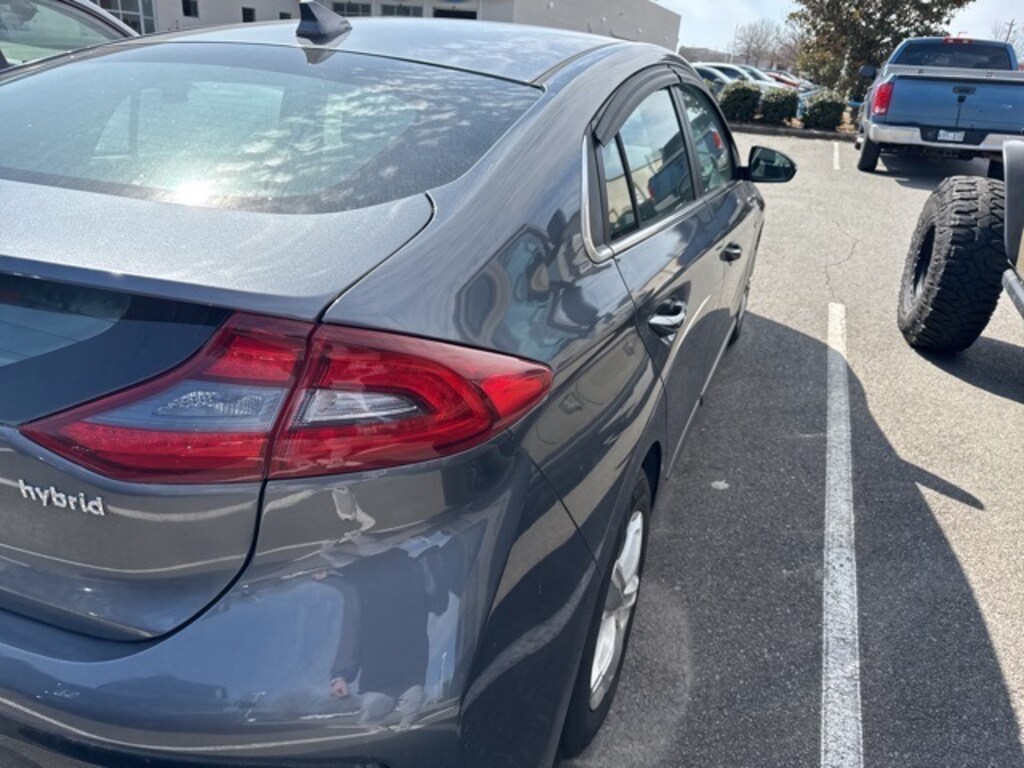 Used 2017 Hyundai IONIQ Hybrid SEL Hatchback