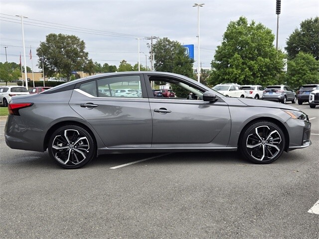 2024 Nissan Altima 2.5 SR photo 2
