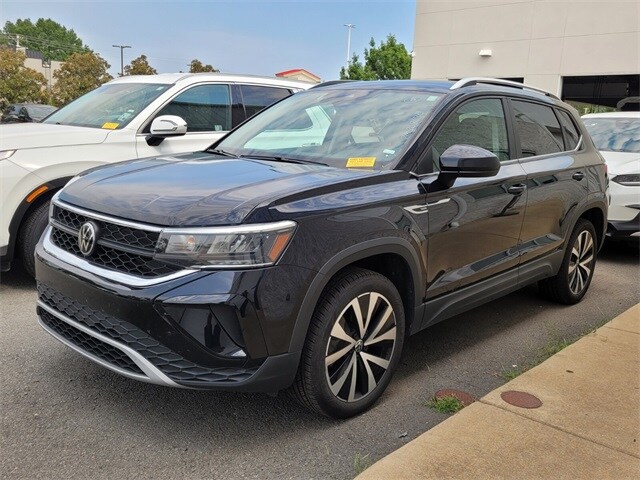 2023 Volkswagen Taos SE photo 3