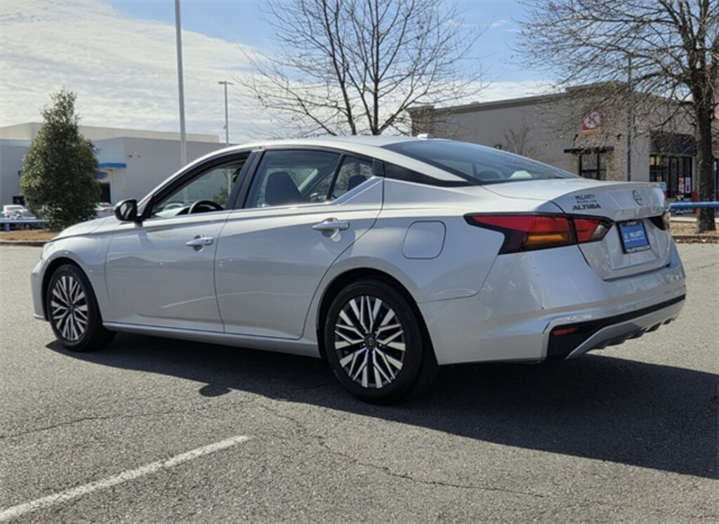 Used 2024 Nissan Altima 2.5 SV Sedan