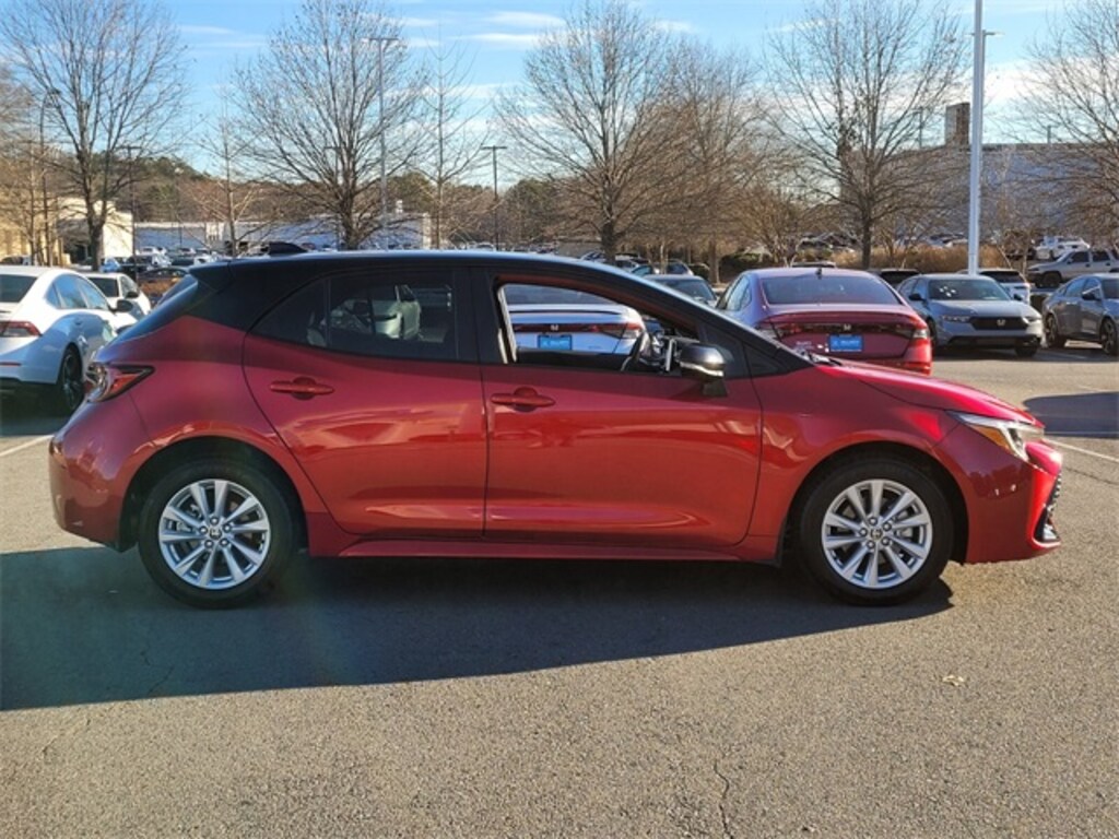 Used 2024 Toyota Corolla Hatchback SE Hatchback