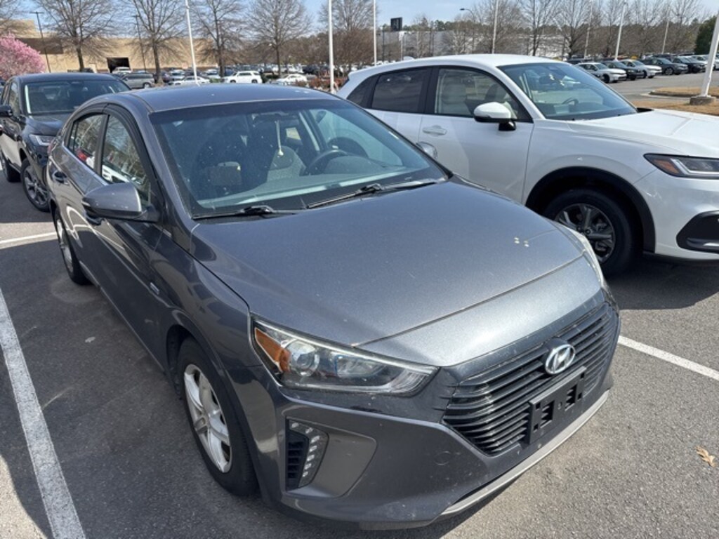 Used 2017 Hyundai IONIQ Hybrid SEL Hatchback