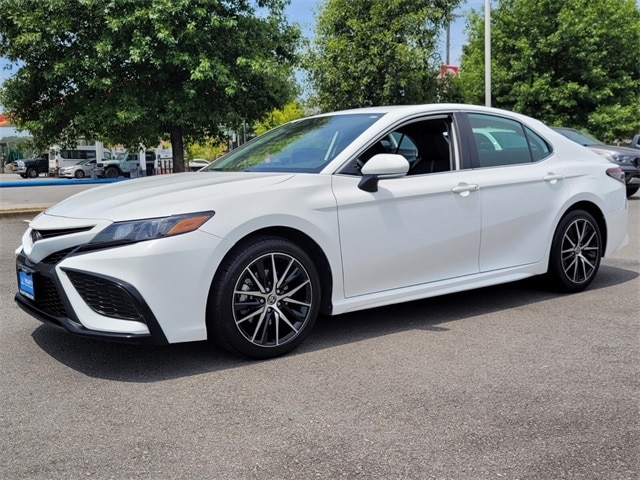 Used 2022 Toyota Camry SE with VIN 4T1G11AK6NU672464 for sale in Little Rock, AR