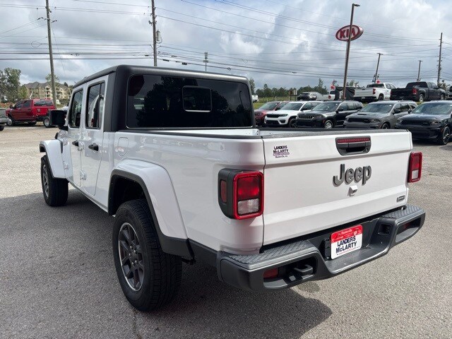 2023 Jeep Gladiator Overland photo 4
