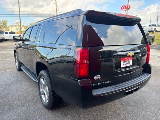 2020 Chevrolet Suburban LT photo 3