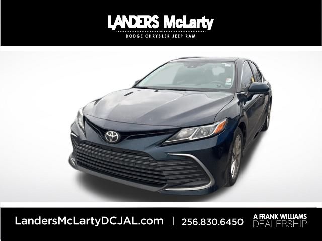 2021 Toyota Camry LE's photo