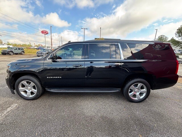 2020 Chevrolet Suburban LT photo 2