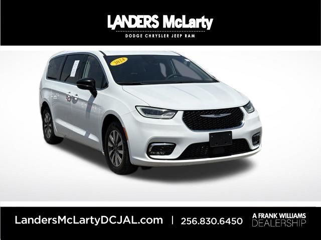 2024 Chrysler Pacifica Hybrid Select PHEV's photo
