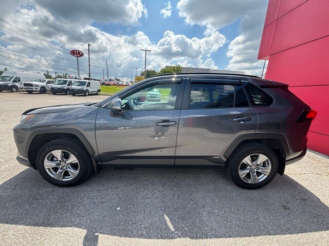 2024 Toyota RAV4 Hybrid XLE photo 2