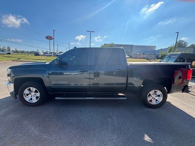 2018 Chevrolet Silverado 1500 LT photo 2
