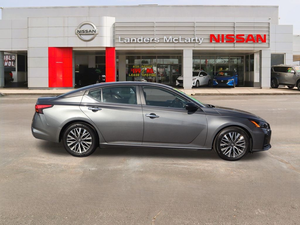 Used 2024 Nissan Altima 2.5 SV Sedan