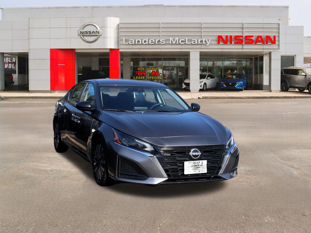 2024 Nissan Altima 2.5 SV photo 2