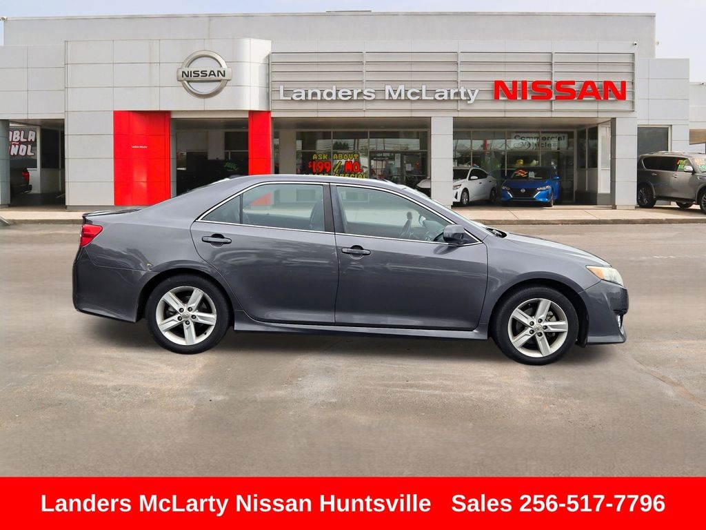 Used 2014 Toyota Camry SE Sedan