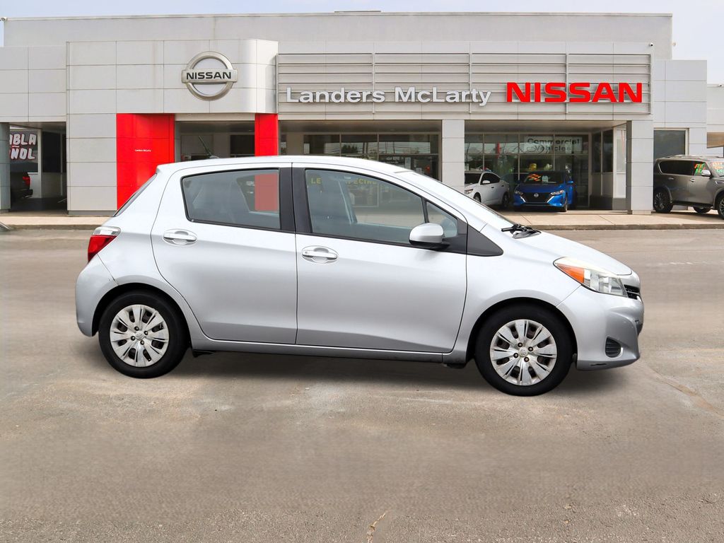 2014 Toyota Yaris L photo 2