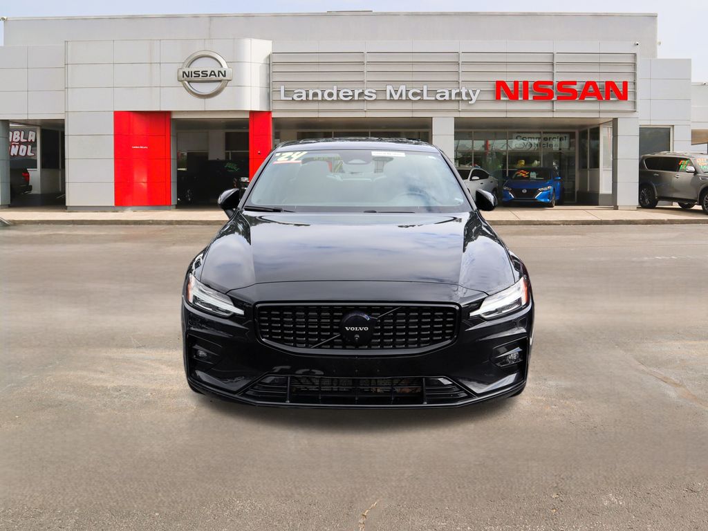 2024 Volvo S60 B5 Plus Black Edition photo 2