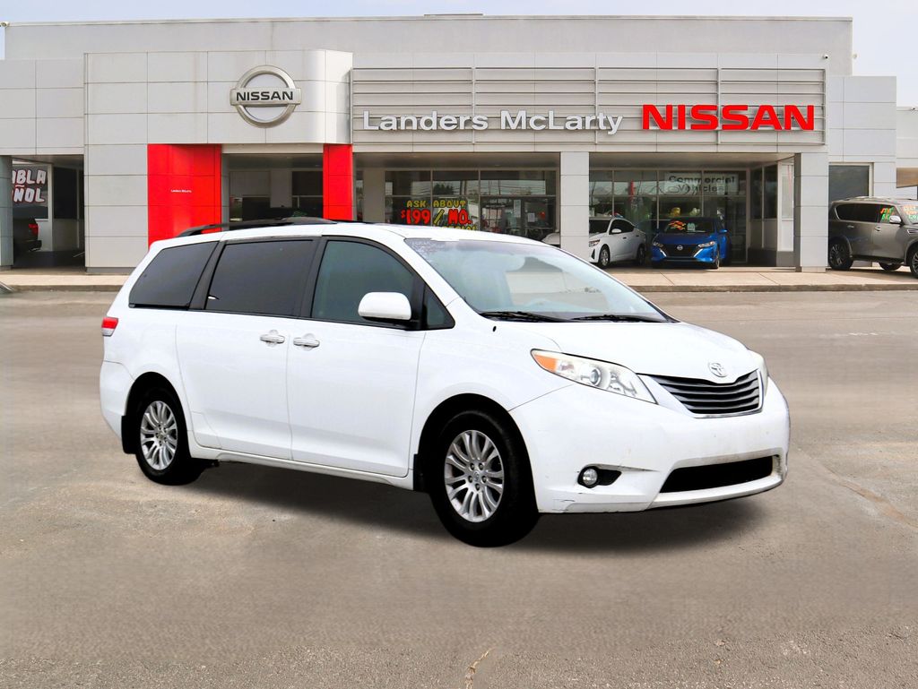 2012 Toyota Sienna XLE's photo