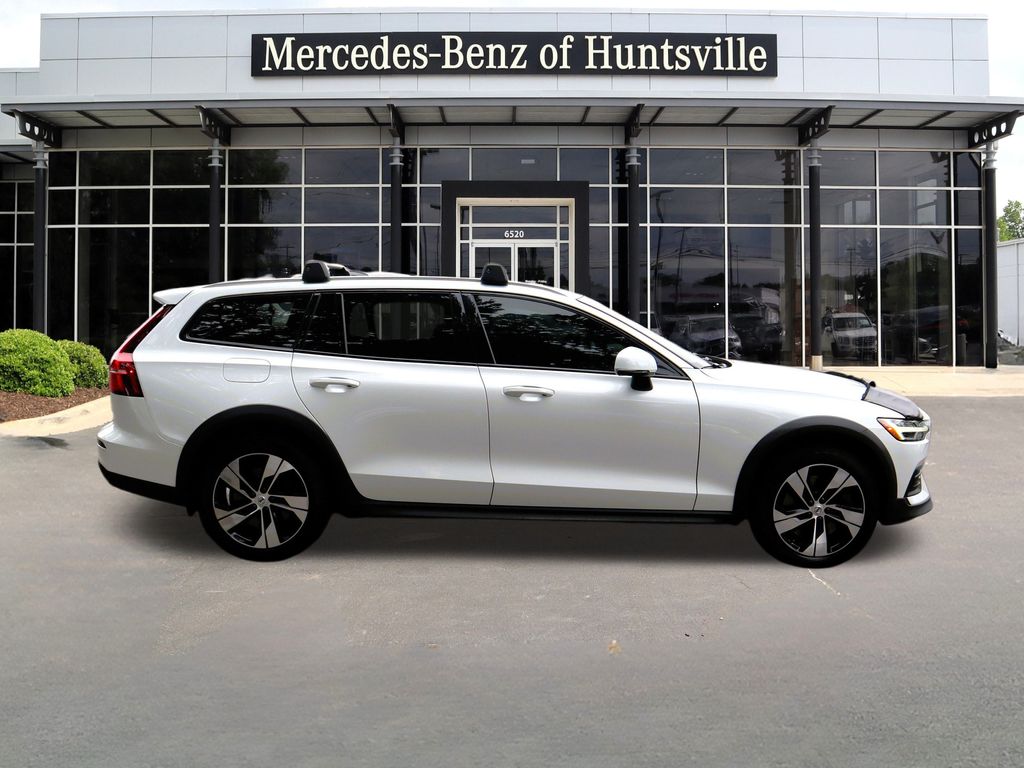 2020 Volvo V60 Cross Country T5 photo 2