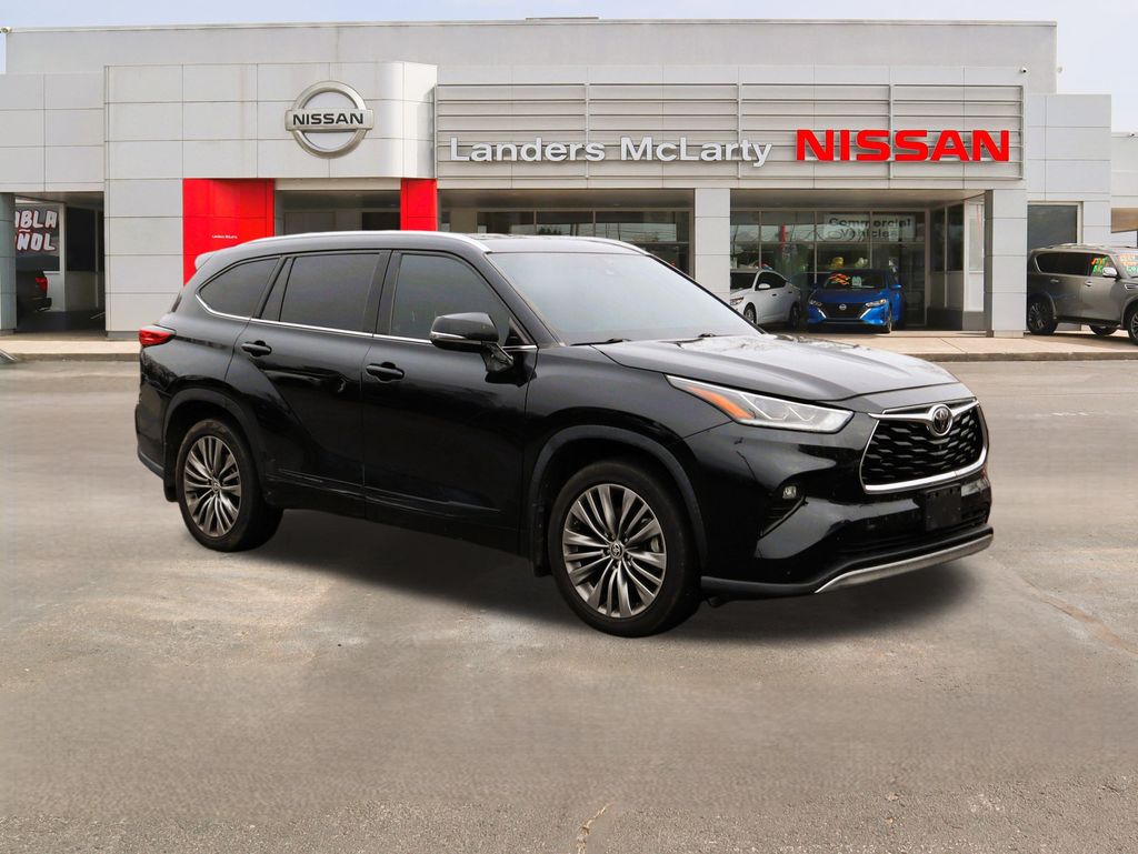 2021 Toyota Highlander Platinum's photo